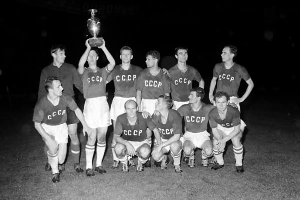 Nhìn lại lịch sử vô địch Euro qua các năm 11 1960 : Liên Xô 2 - 1 Nam Tư
