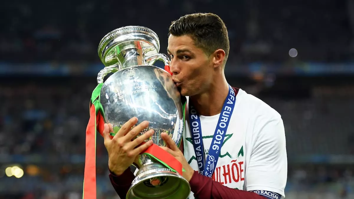 Danh sách 10 cầu thủ ghi bàn nhiều nhất trong lịch sử Euro 12 cầu thủ ghiu bàn nhiều nhất Euro - Cristiano Ronaldo